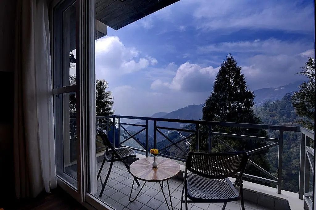 Yog Wellness Resort & Spa by Amritara Executive Room with Balcony and Valley View 17