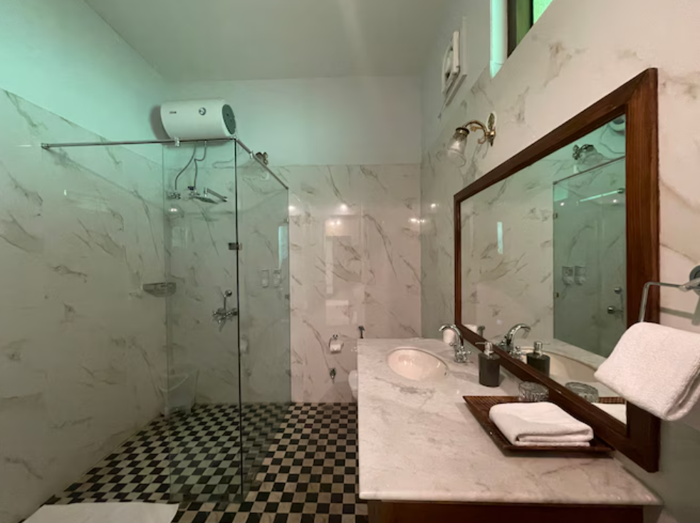 Superior Hideaway Room