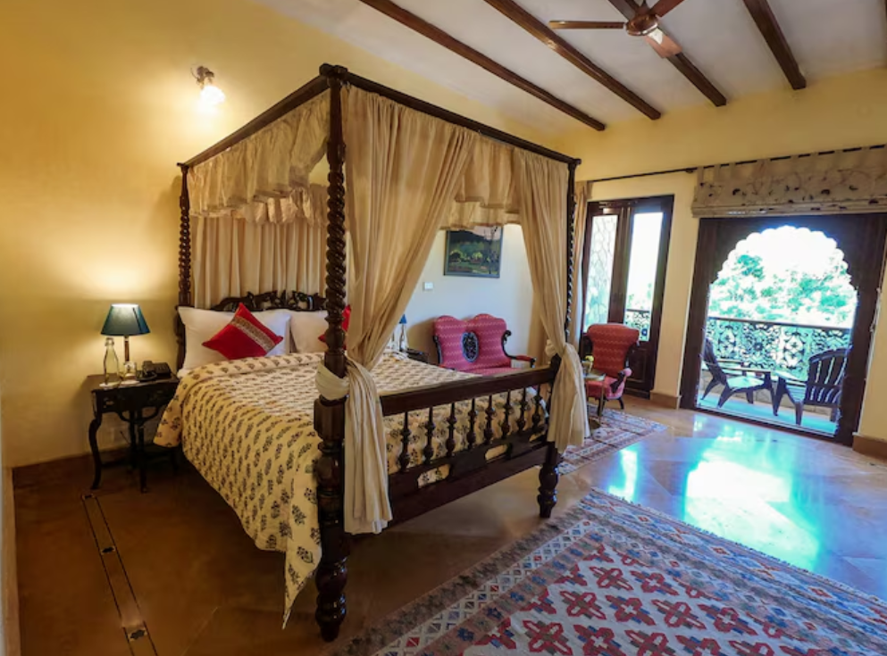 Superior Hideaway Room