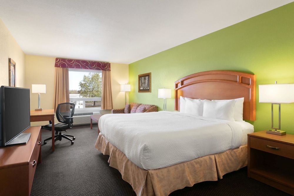 Room, 1 King Bed, Accessible, Non Smoking (Bathtub w/Grab Bars)