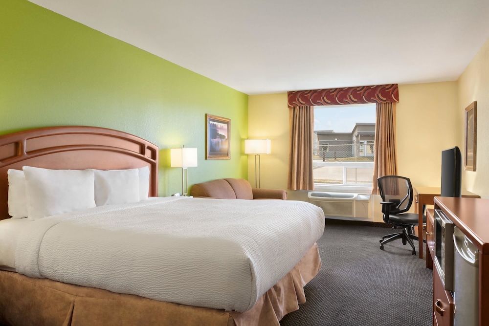 Room, 1 King Bed, Accessible, Non Smoking (Bathtub w/Grab Bars)