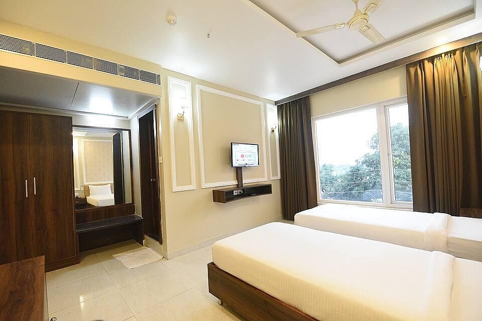 HOTEL NILAY RESIDENCY EXECUTIVE AC ROOM 11