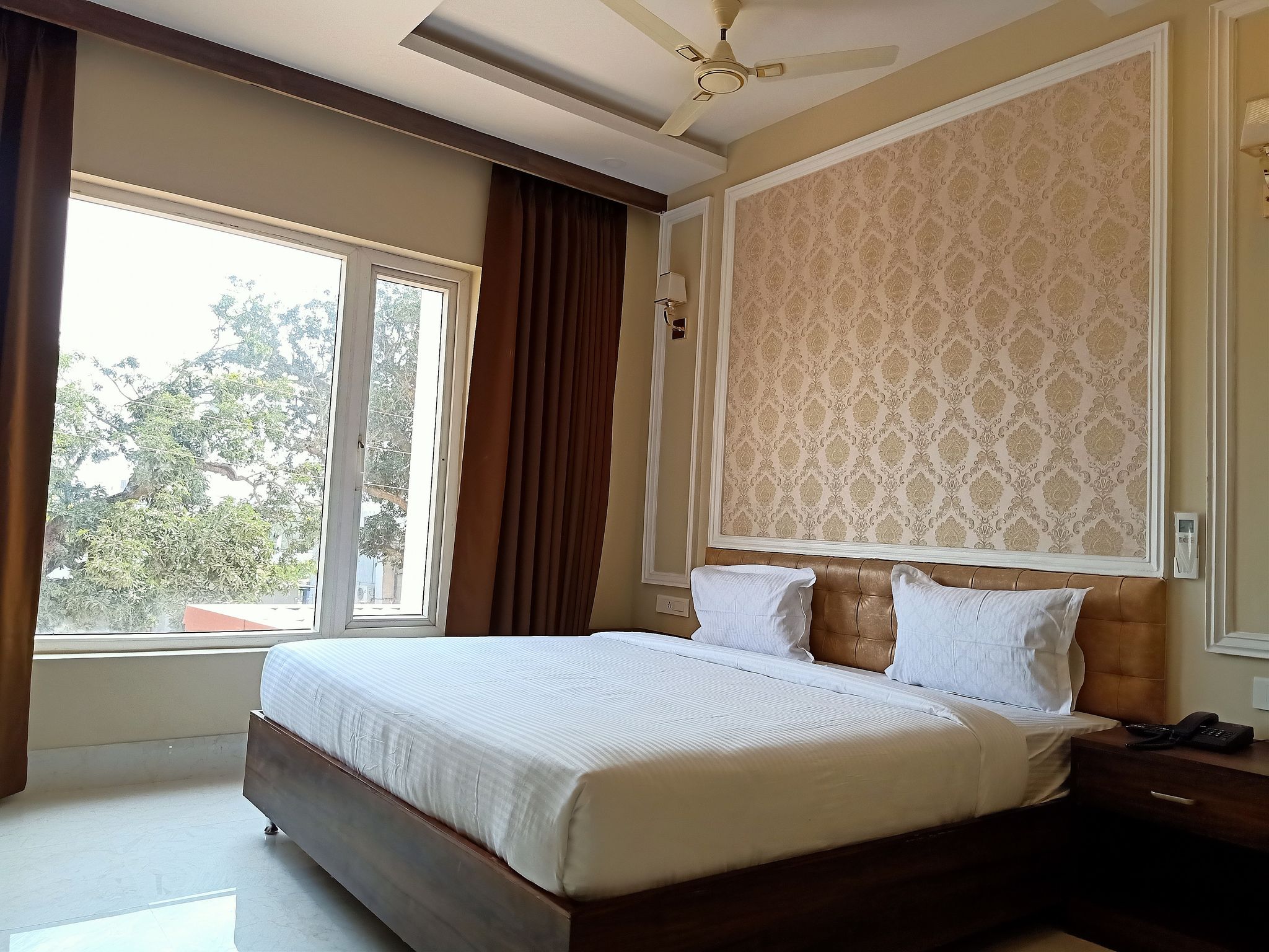 HOTEL NILAY RESIDENCY EXECUTIVE AC ROOM 9