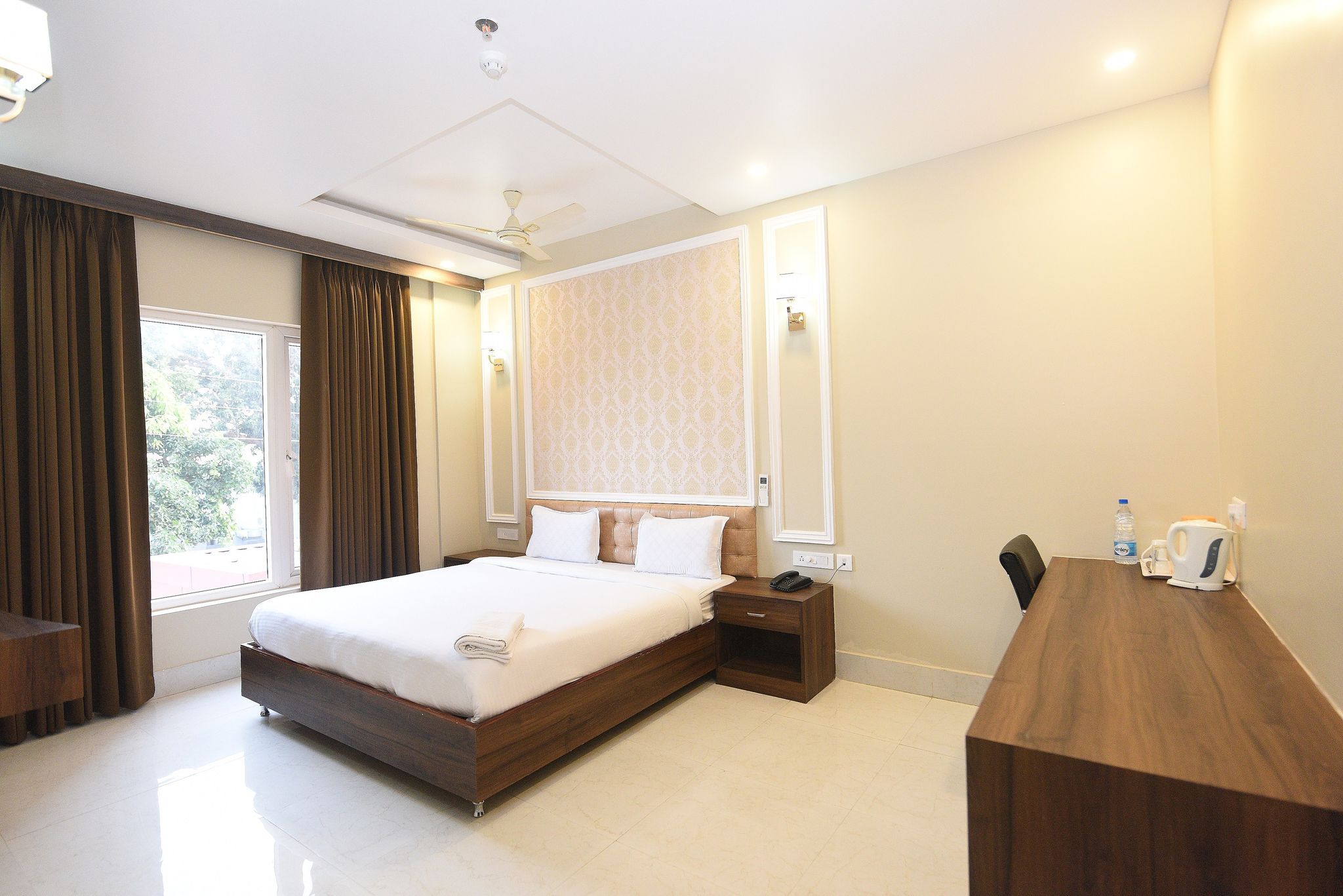 HOTEL NILAY RESIDENCY EXECUTIVE AC ROOM 8