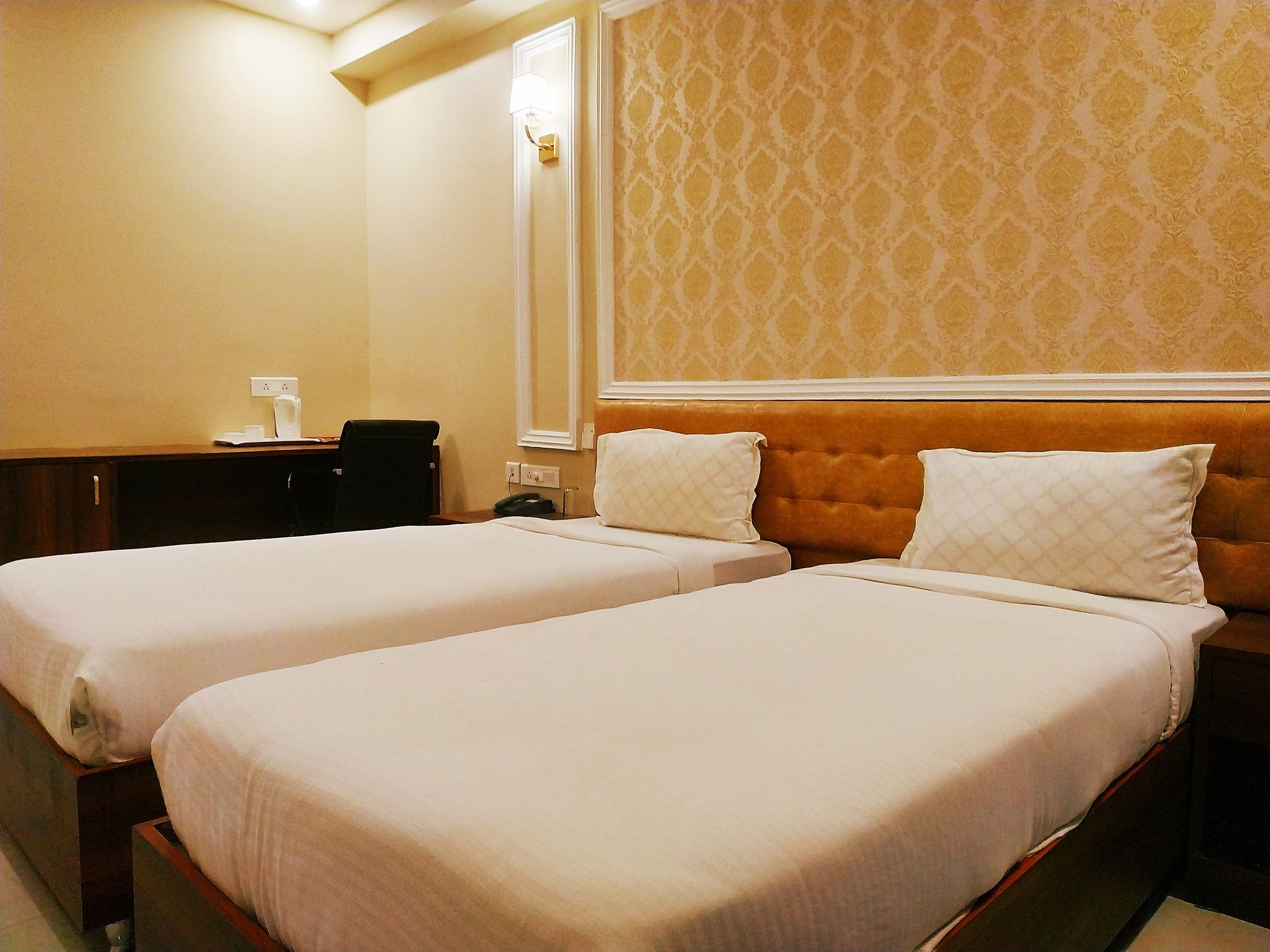 HOTEL NILAY RESIDENCY EXECUTIVE AC ROOM 10