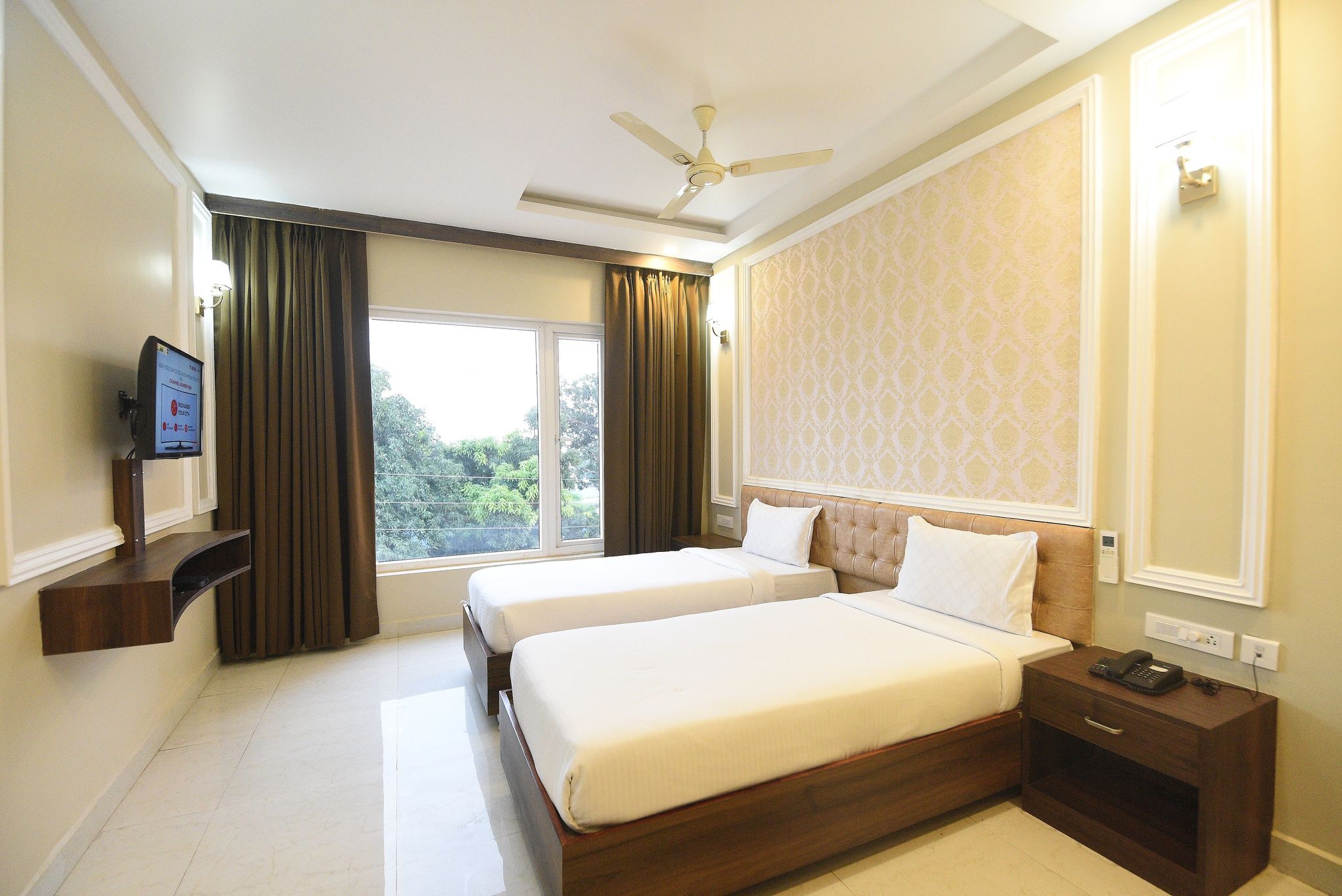 HOTEL NILAY RESIDENCY EXECUTIVE AC ROOM 5