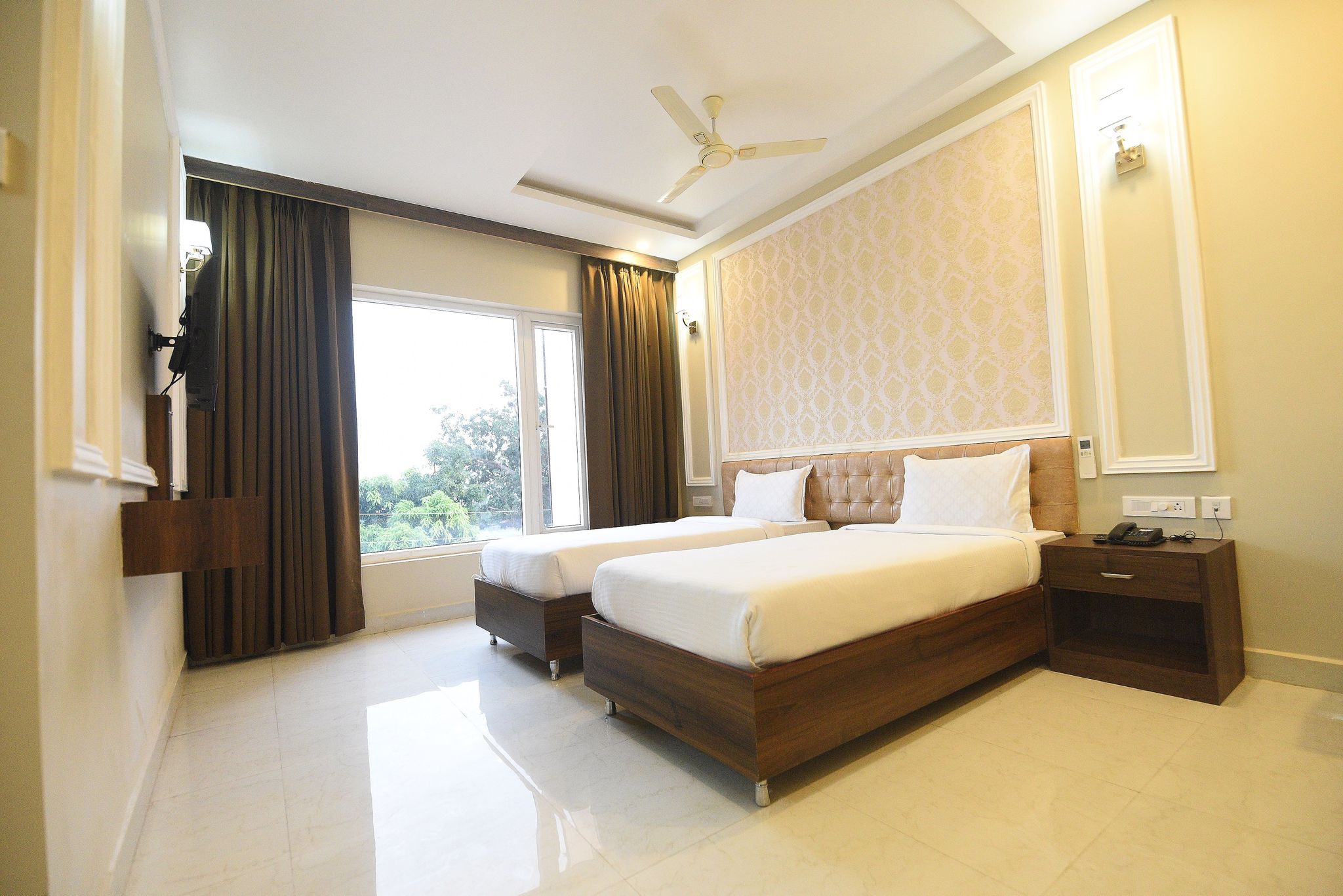HOTEL NILAY RESIDENCY EXECUTIVE AC ROOM 6