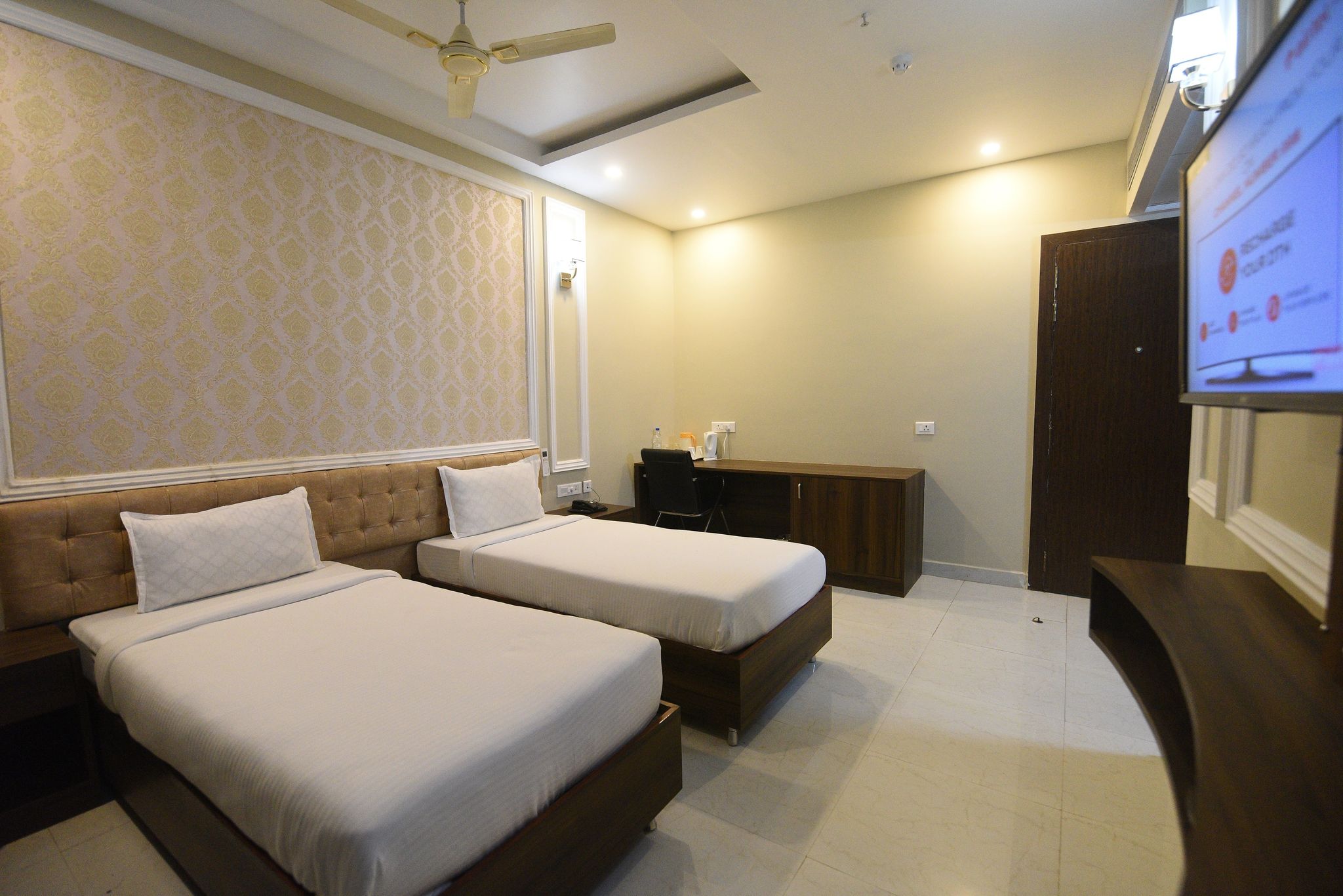 HOTEL NILAY RESIDENCY EXECUTIVE AC ROOM 3