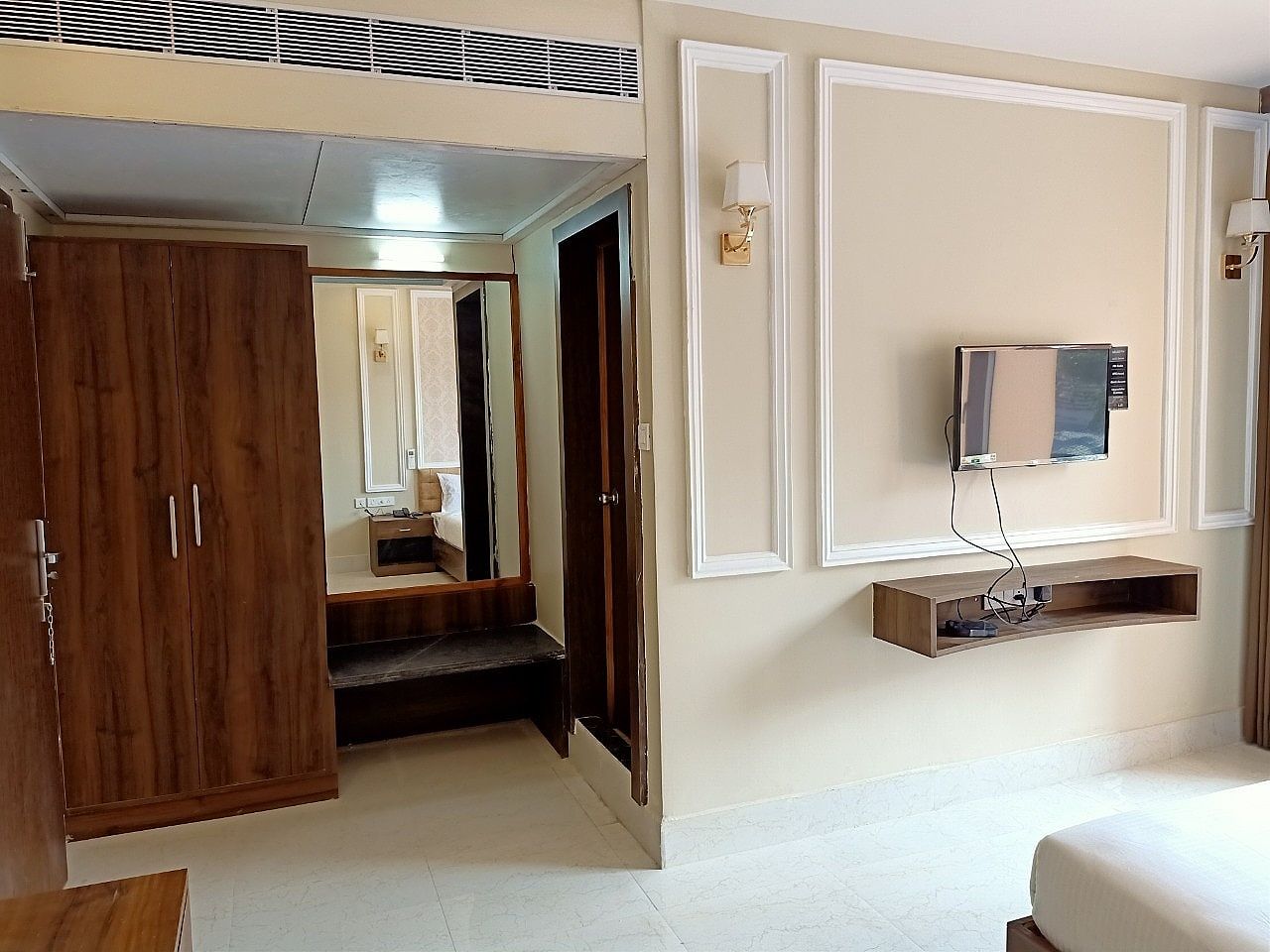 HOTEL NILAY RESIDENCY EXECUTIVE AC ROOM 15