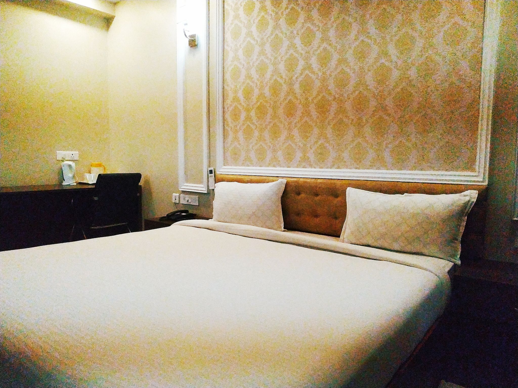 HOTEL NILAY RESIDENCY EXECUTIVE AC ROOM 7