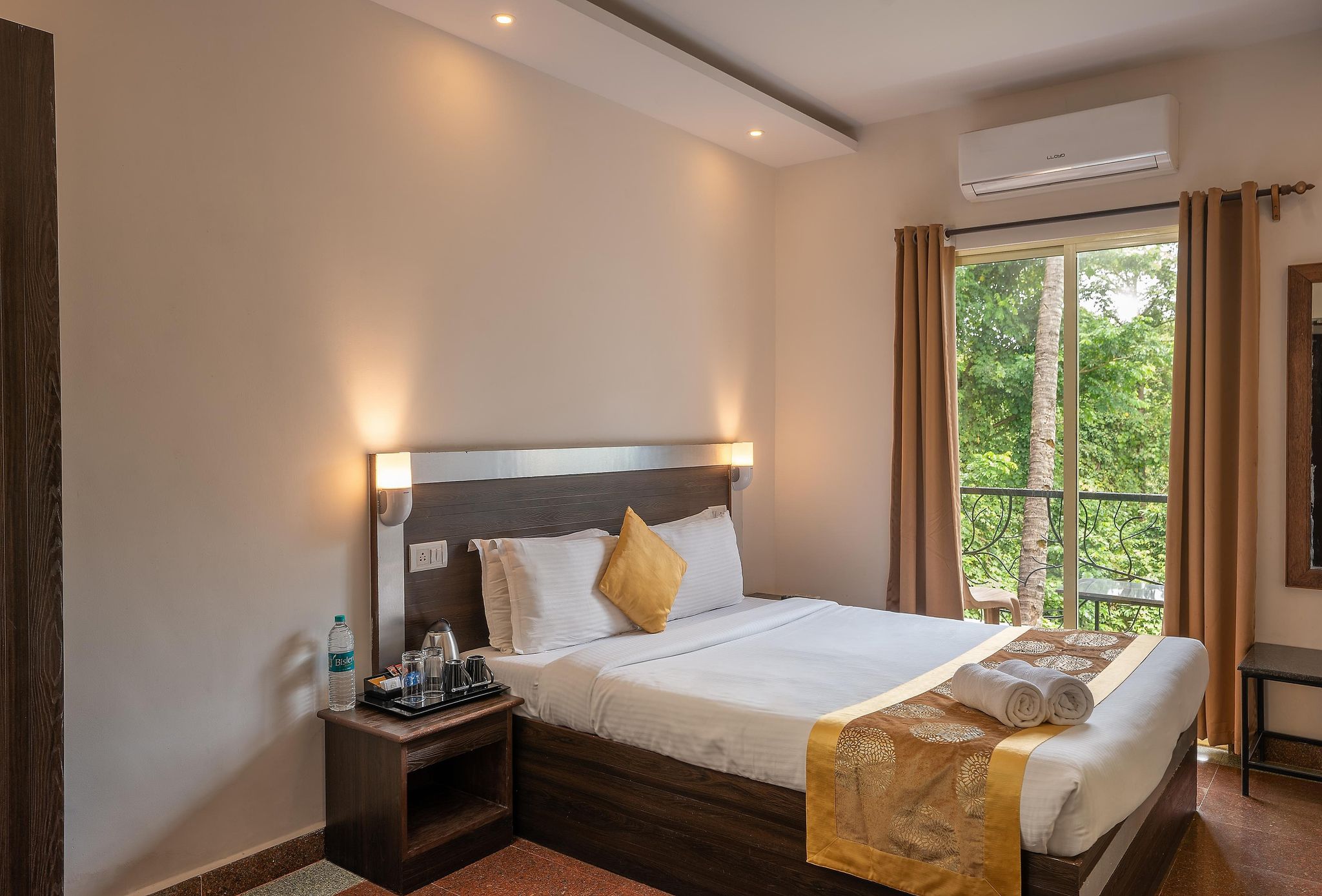 Derive Hotel By Amor Classic Room Without Balcony 6