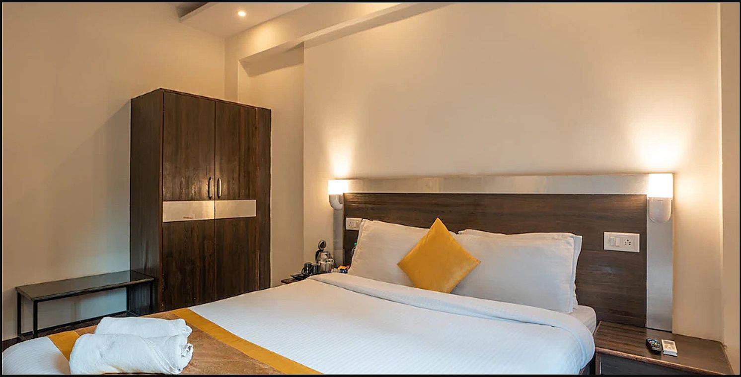 Derive Hotel By Amor Classic Room Without Balcony 10