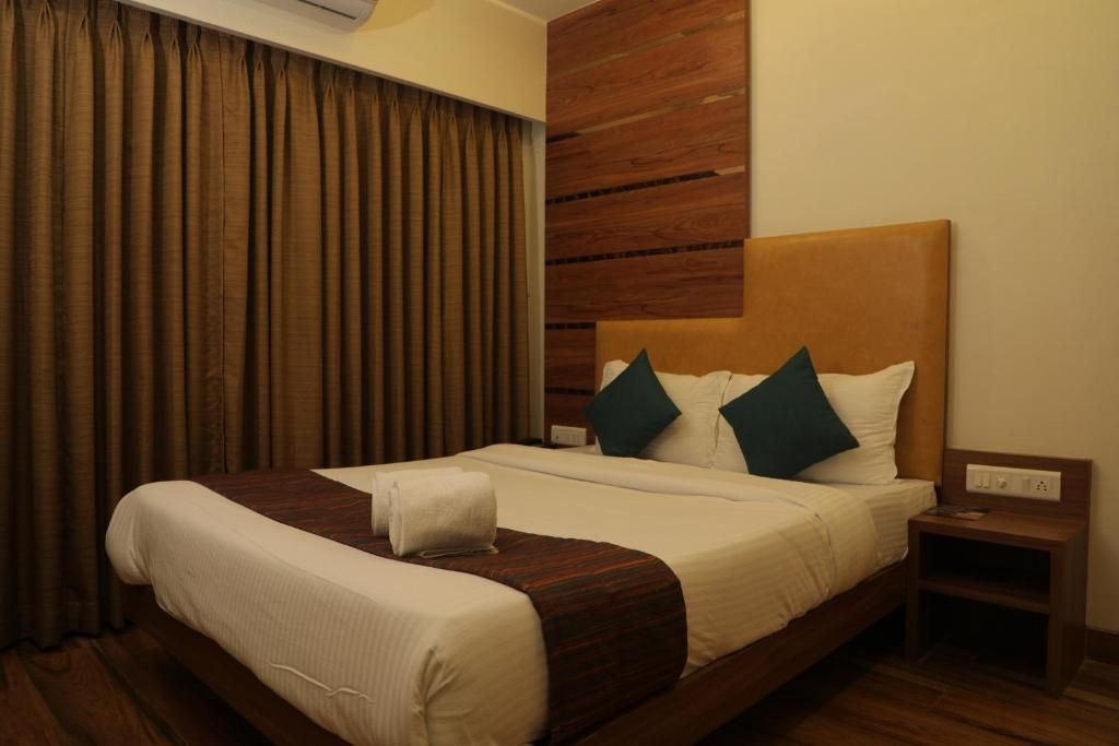 Skysuites By Monarch, Sanpada, Vashi - Navi Mumbai Executive Dark Room 3