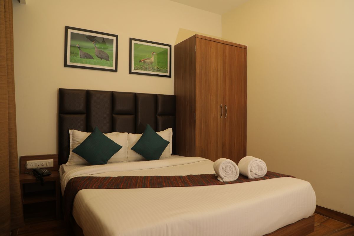 Deluxe Creek View Room