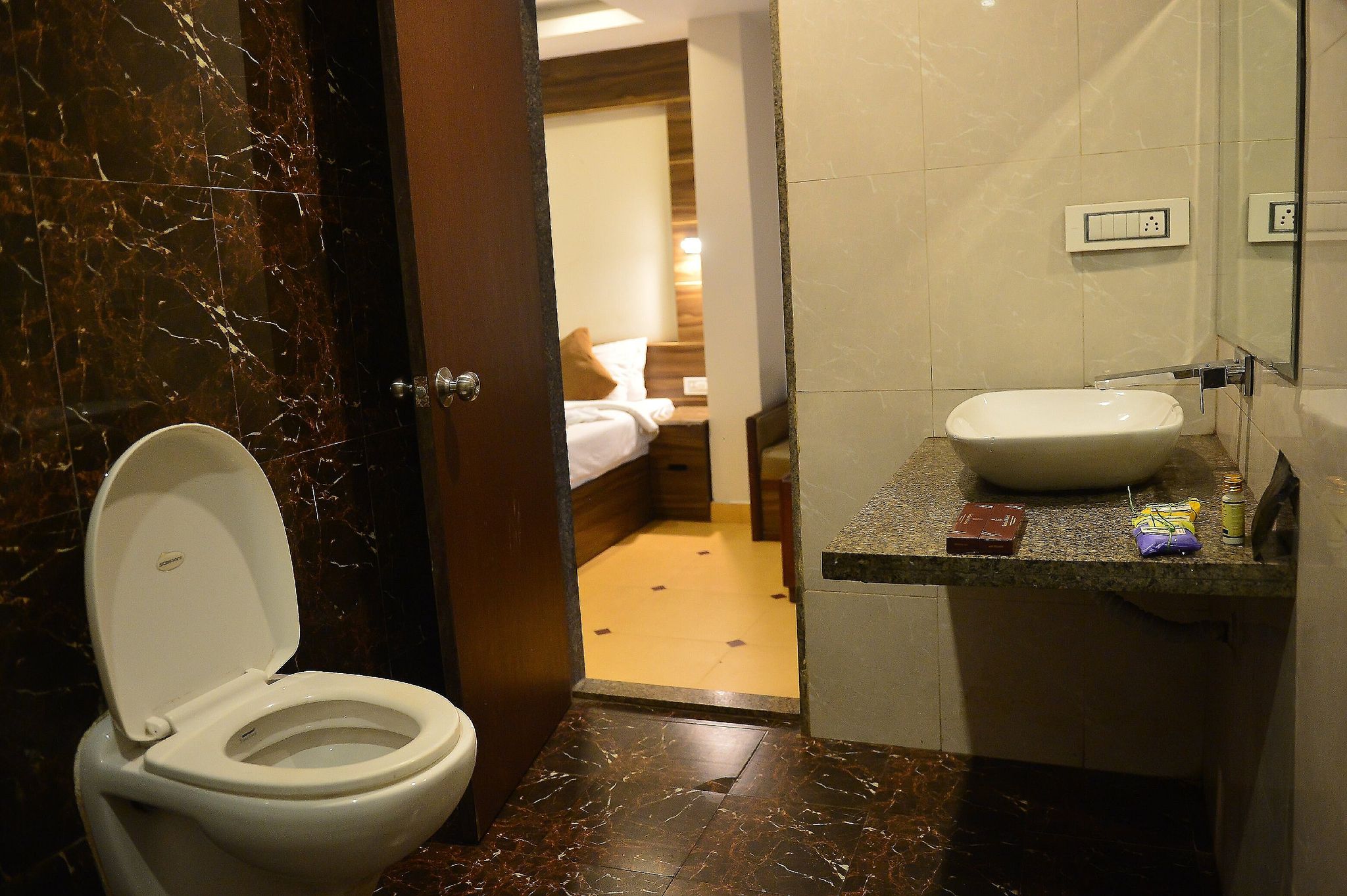 Baga Retreat, Near Titos Lane Deluxe Double Room 8