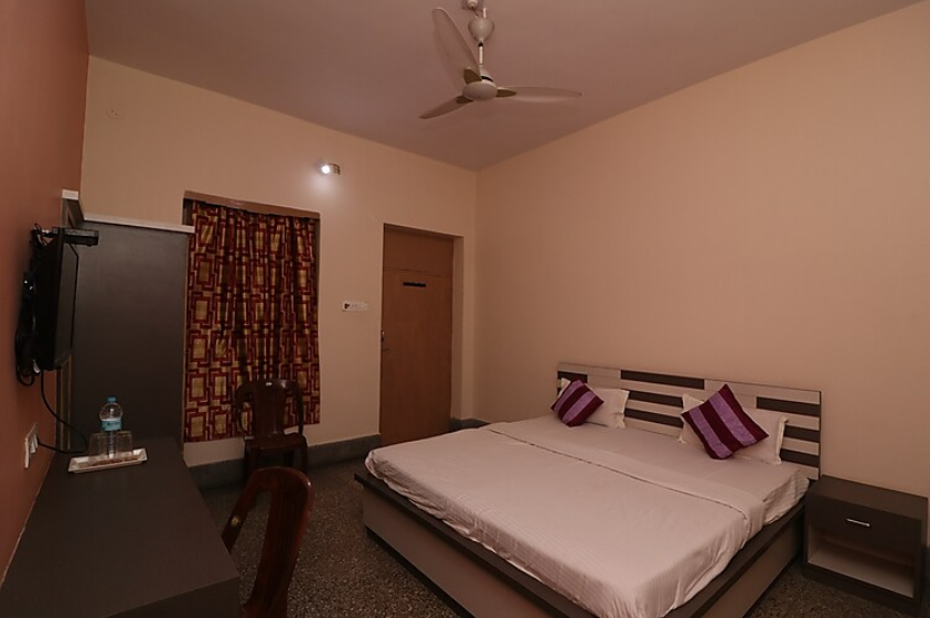 Hotel Saraogi Deluxe AC Room 6