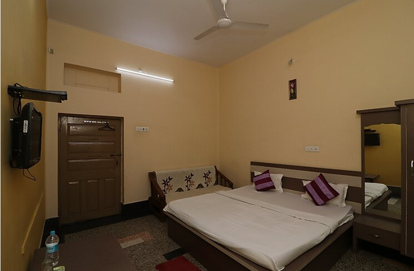 Hotel Saraogi Deluxe AC Room 2