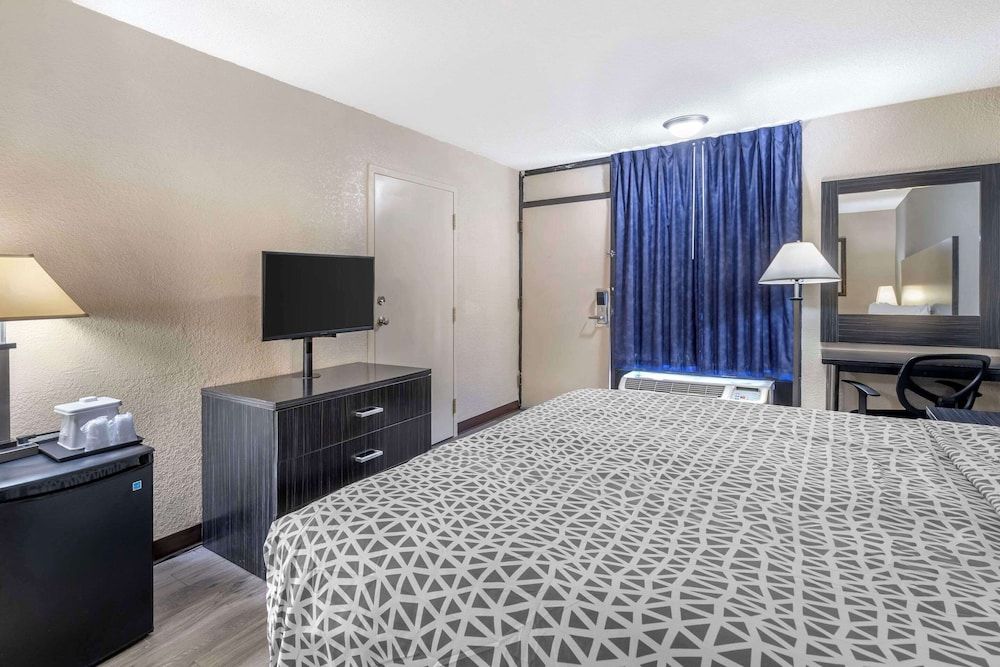 undefined Suburban Studios International Drive