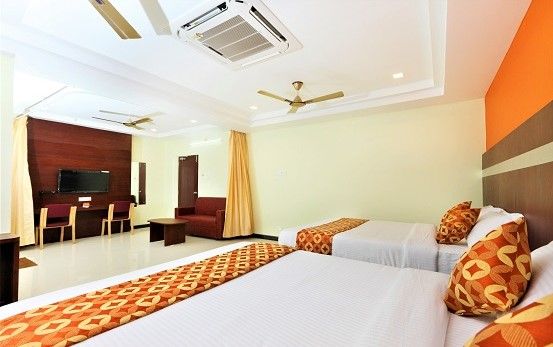 HOTEL RAMCHARAN RESIDENCY Deluxe 4 Bedded AC Family Room 3