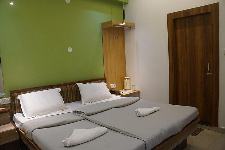 Subhash Hotel A.C DOUBLE BED