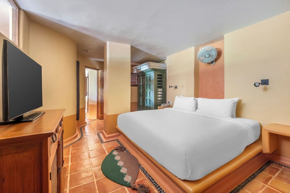 2 BEDROOM 1KG 1TWN 1DOUBLE SUITE PLUNGE POOL