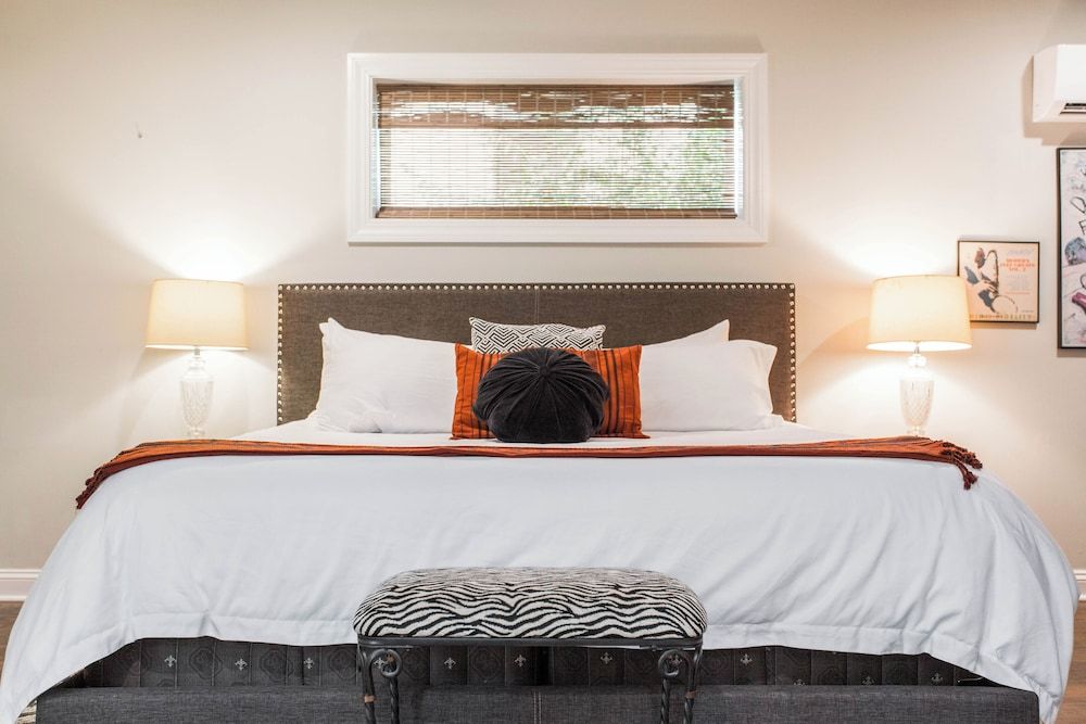 King Bed Suite (Charlie "Bird" Parker Suite)