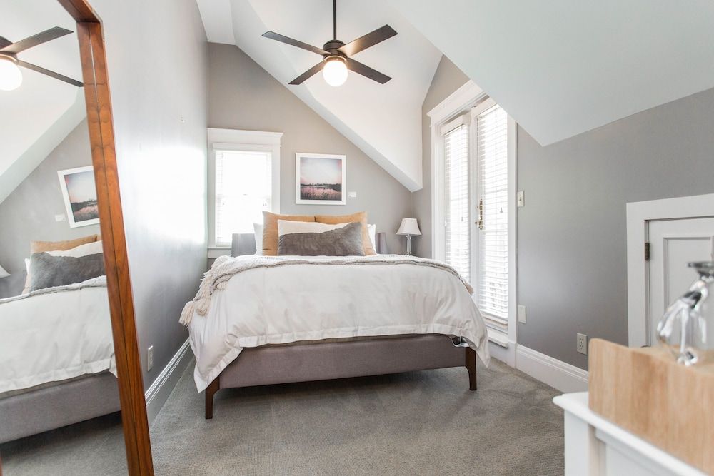 Queen Bed Deck (William Gilliss)