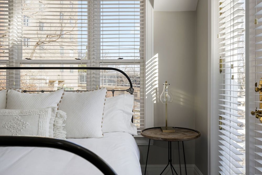 King Bed Suite (George Kessler Suite)