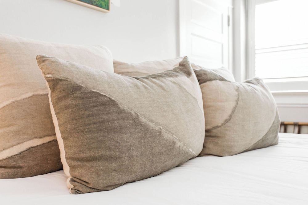 King Bed Jetted Tub (August Meyer)