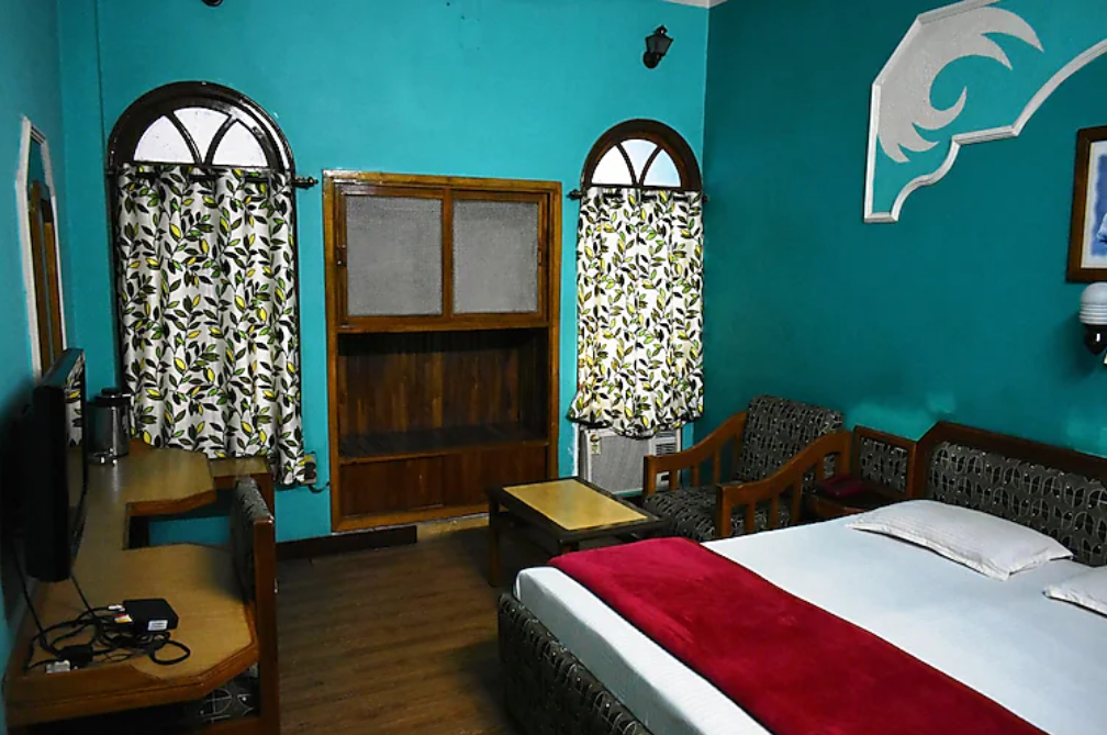  Hotel Saket Deluxe 3