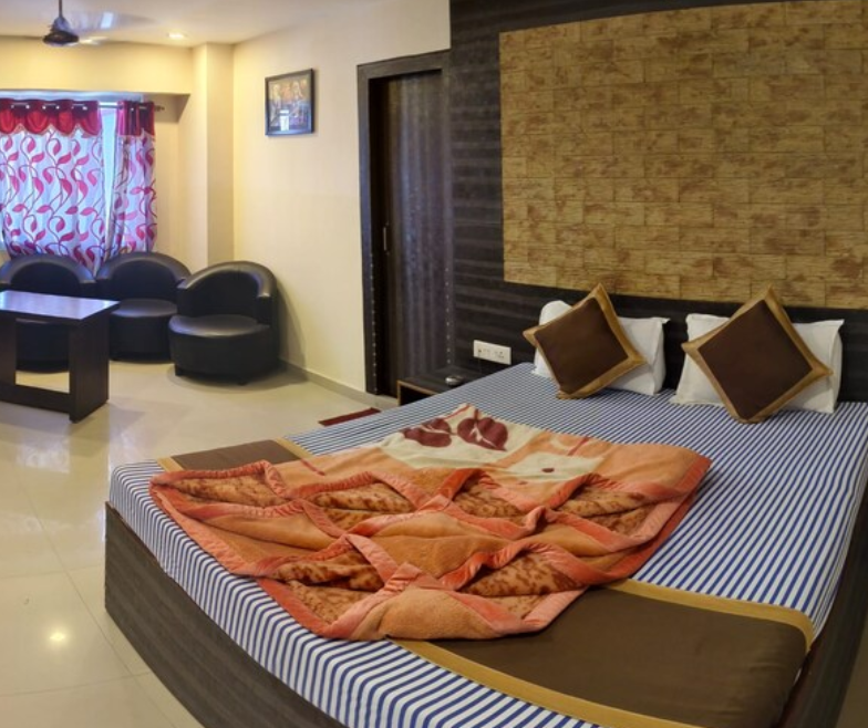 Double super Deluxe ( Not for couples )1 Queen Bed or 3 Single Bed(s)