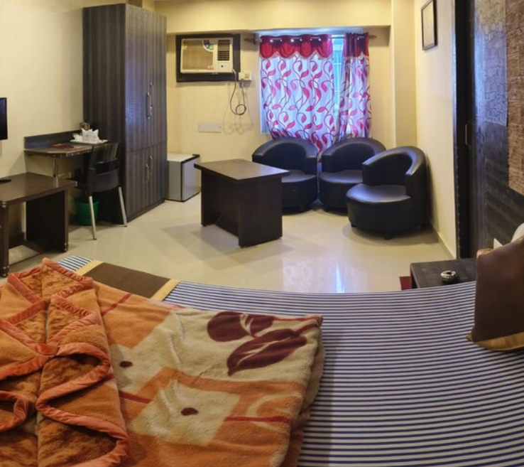 Double super Deluxe ( Not for couples )1 Queen Bed or 3 Single Bed(s)