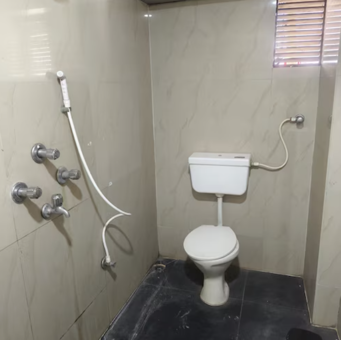 Double super Deluxe ( Not for couples )1 Queen Bed or 3 Single Bed(s)