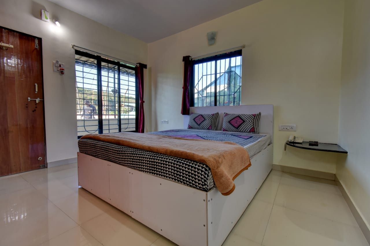 Prashant Cottage Deluxe Room Non-AC 3