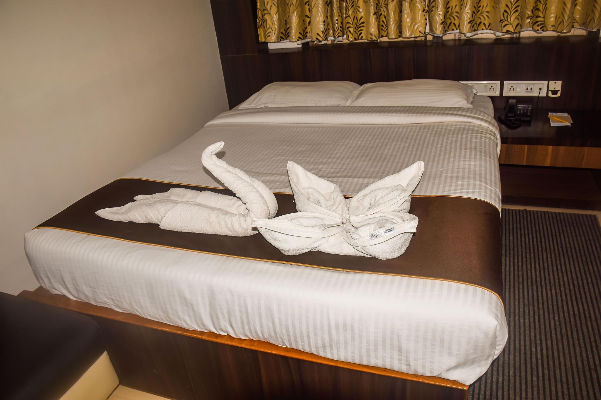 Continental Lodge Deluxe Double Room 3