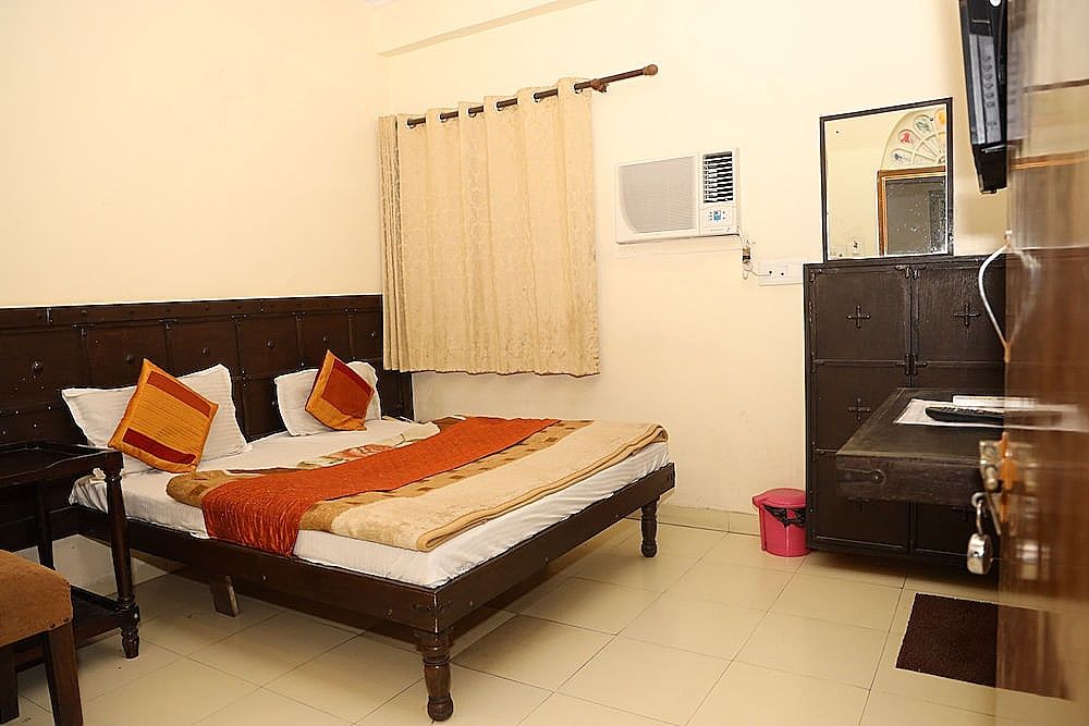 Hotel Raghuraj Palace Standard Room 8