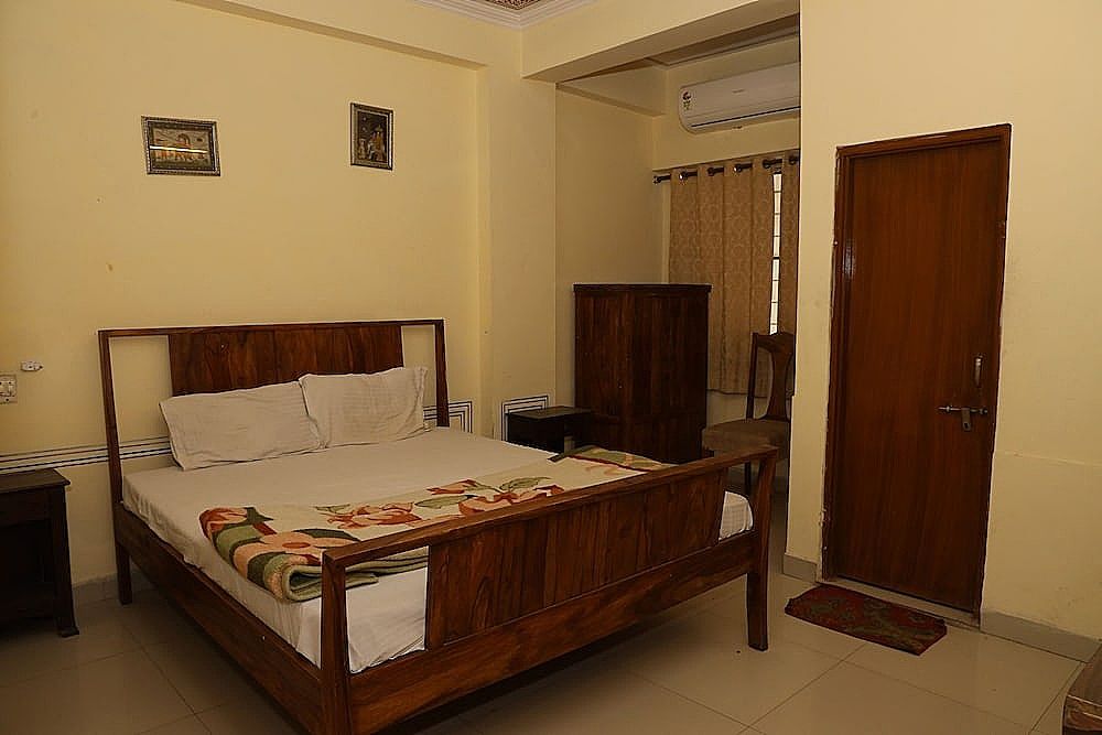 Hotel Raghuraj Palace Standard Room 10