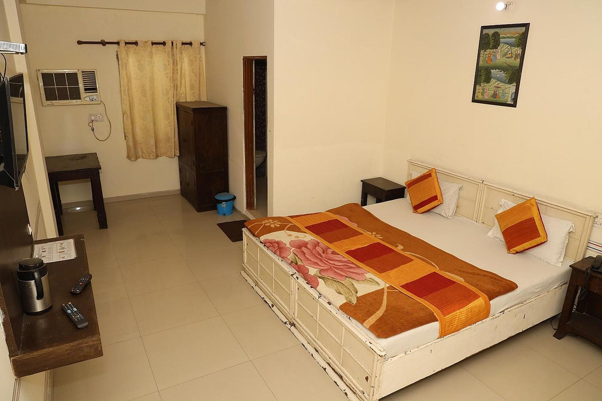 Hotel Raghuraj Palace Standard Room 12