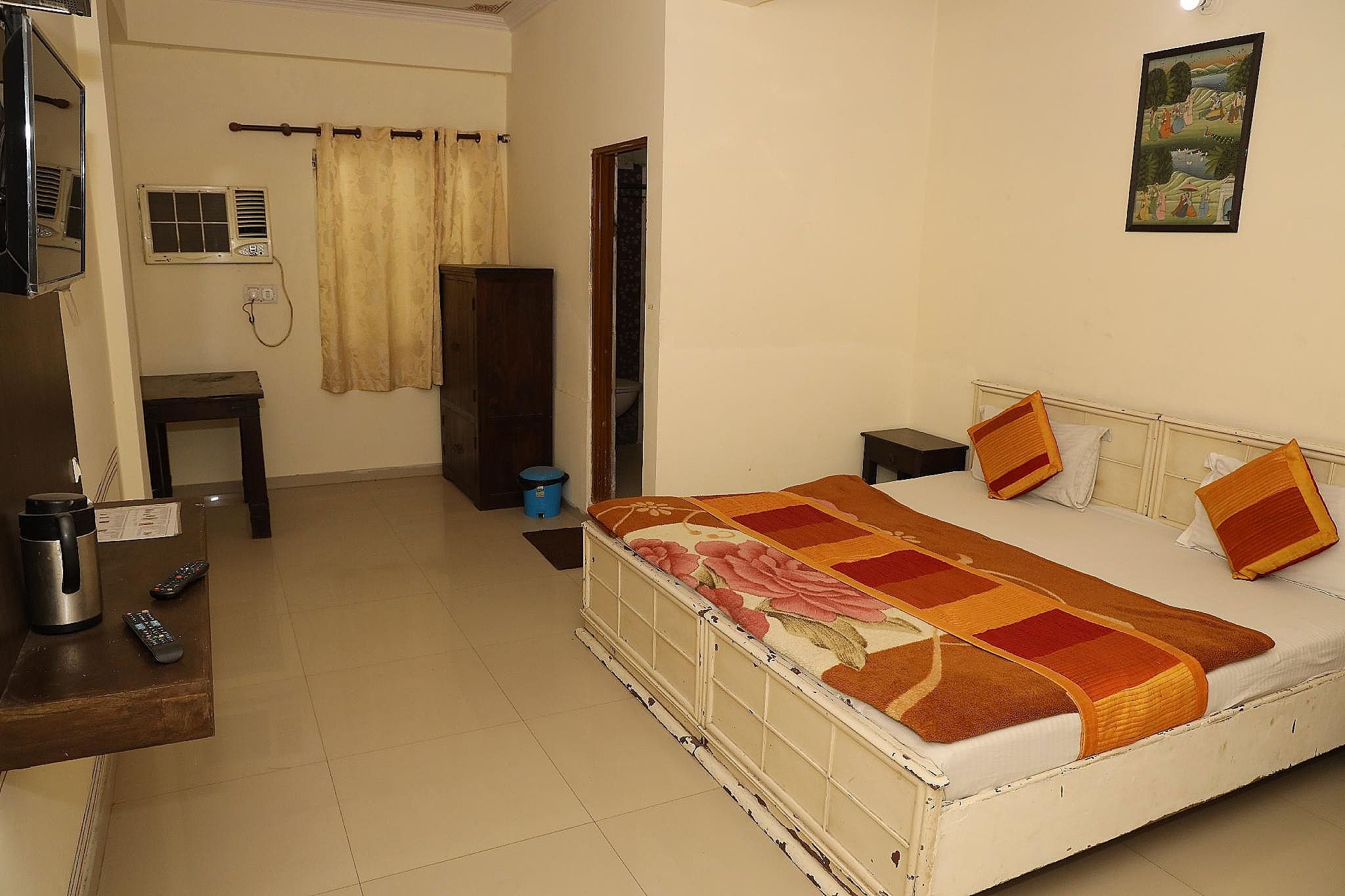 Hotel Raghuraj Palace Standard Room 13