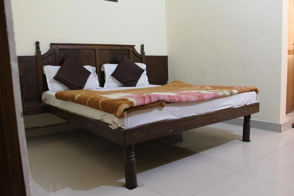 Hotel Raghuraj Palace Standard Room 15