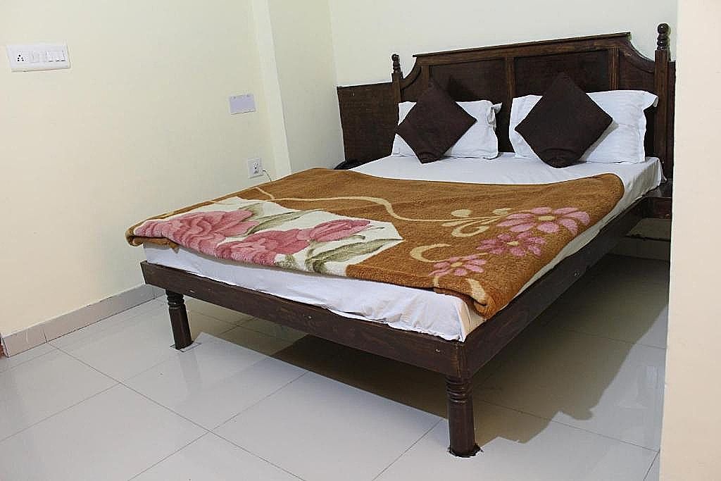 Hotel Raghuraj Palace Standard Room 9