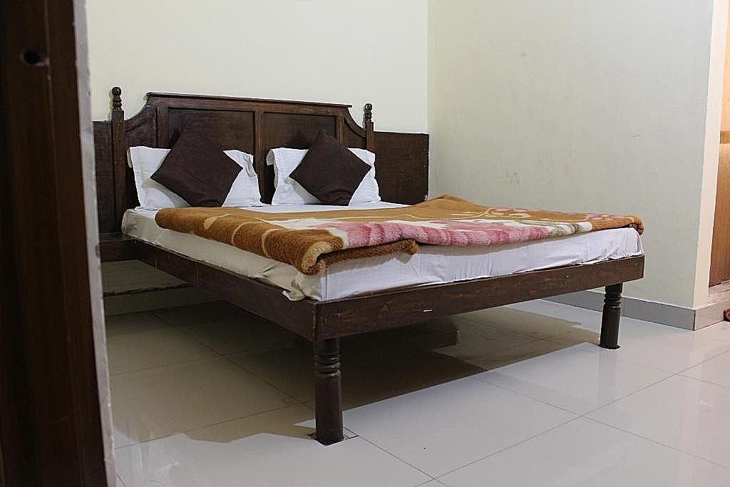 Hotel Raghuraj Palace Standard Room 7