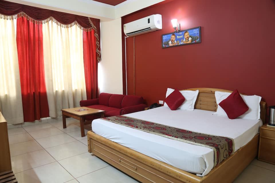 Deluxe Double Bedroom