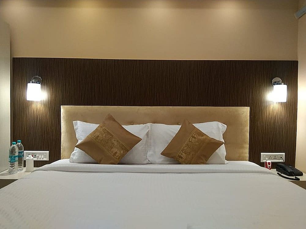 FabHotel Step Inn Deluxe Double Room 7