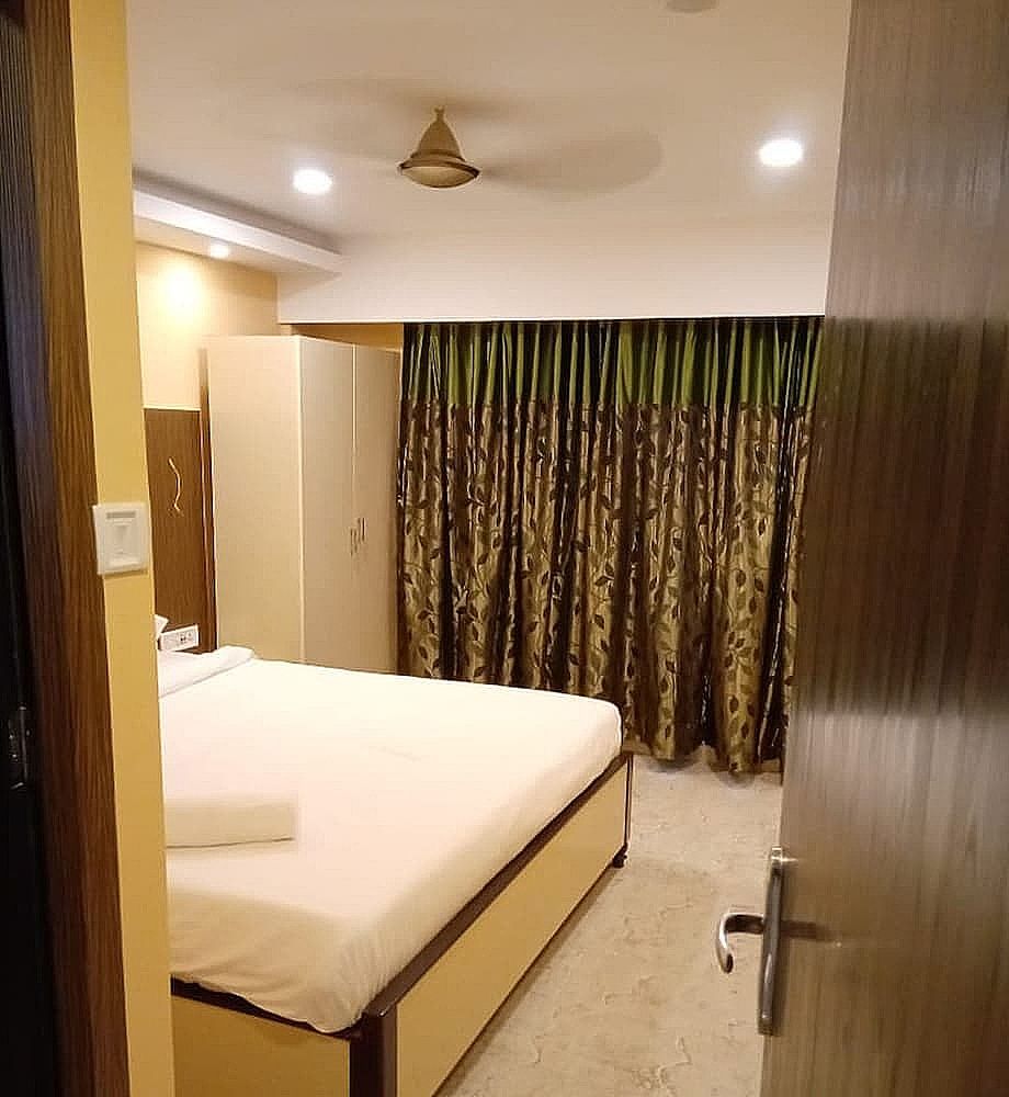 FabHotel Step Inn Deluxe Double Room 9