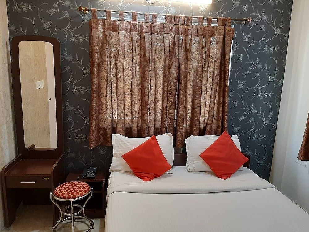 FabHotel Step Inn Deluxe Double Room 11