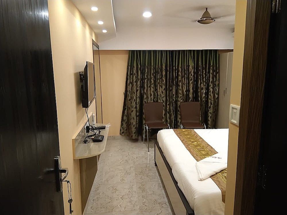 FabHotel Step Inn Deluxe Double Room 28