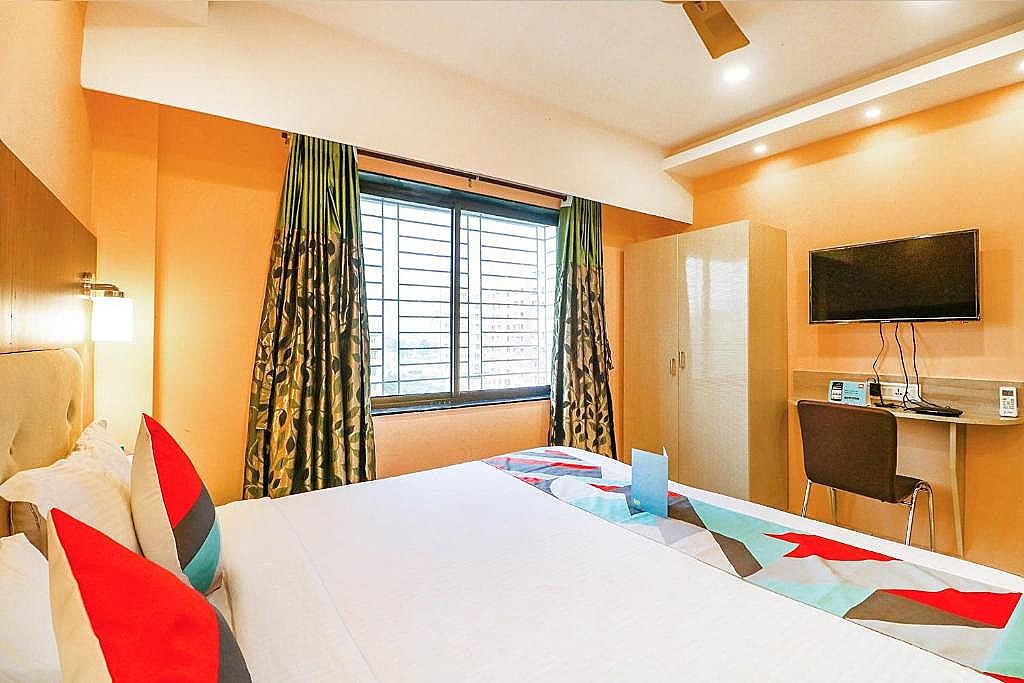 FabHotel Step Inn Deluxe Double Room 10