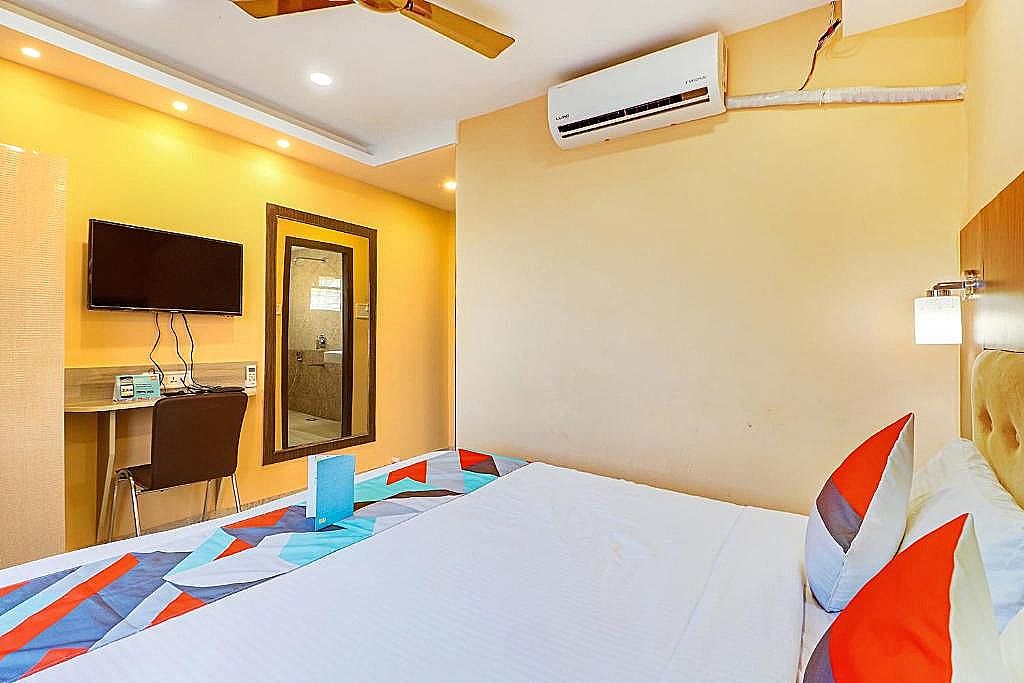 FabHotel Step Inn Deluxe Double Room 14