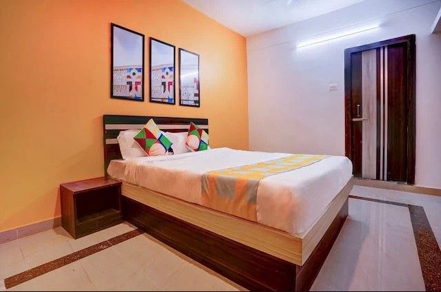 OYO Flagship Luxurious Stay Classic 3